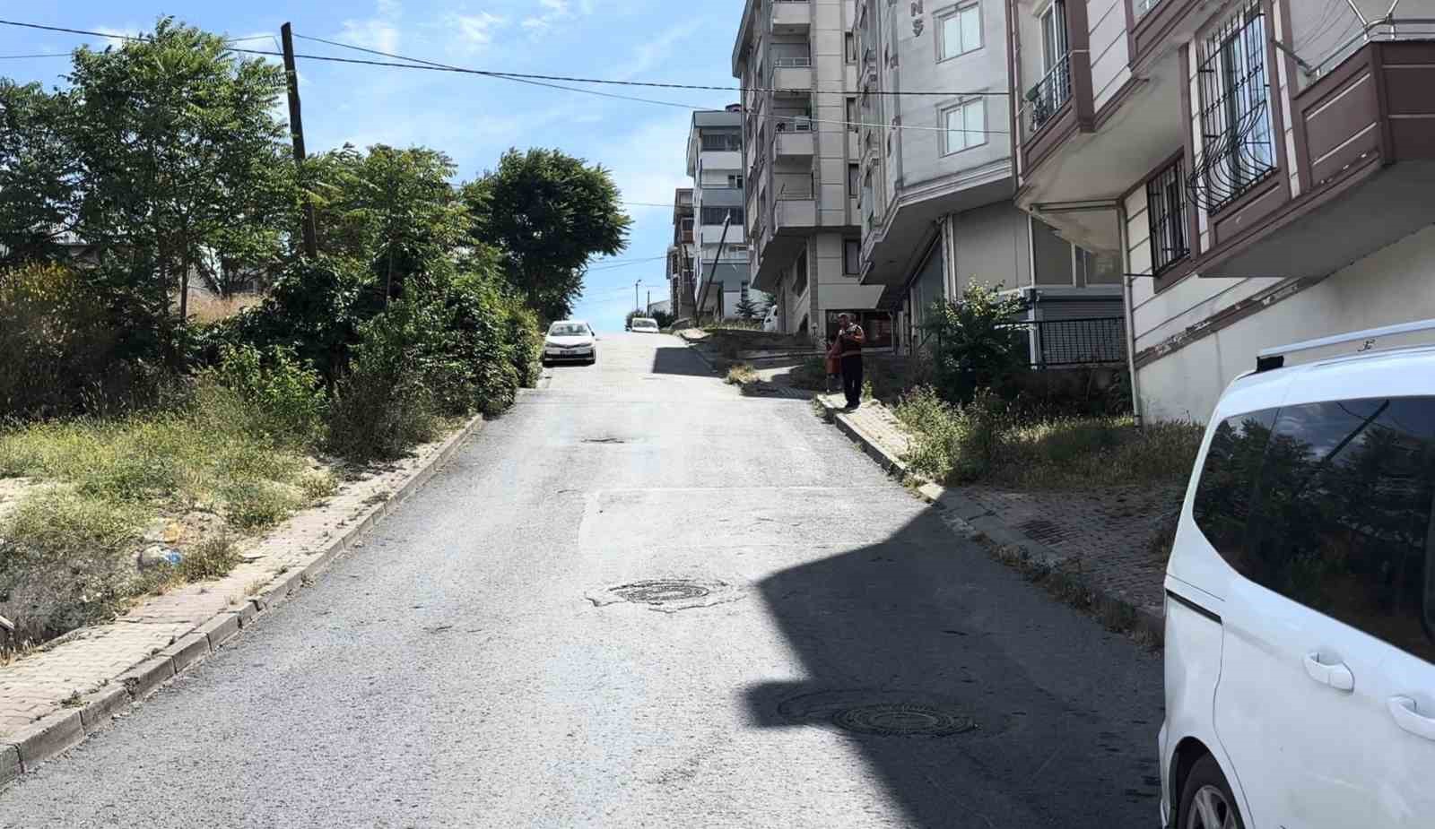 7 yasindaki cocuk aracin altinda kaldi ayaga kalkip kosarak evine gitti 1 LGbHVIjV