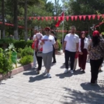 7-yasindaki-omer-halis-demir-ismini-tasidigi-sehidi-ilk-kez-ziyaret-etti-IqjaWRAX.jpg