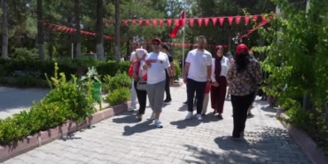 7-yasindaki-omer-halis-demir-ismini-tasidigi-sehidi-ilk-kez-ziyaret-etti-IqjaWRAX.jpg