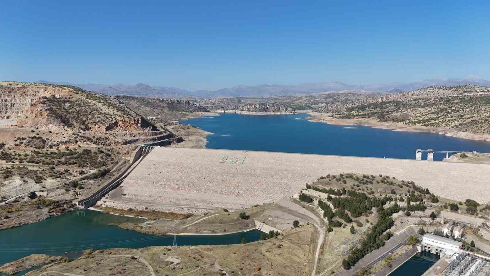 7 yil once baraj kapagi kirilmisti simdi kapaga ulasacak su yok 4 z16h234W