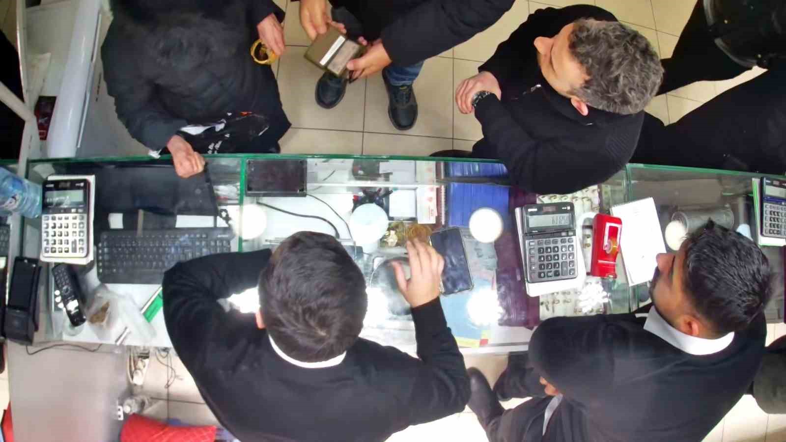 700 bin liralik vurgunu dikkatli esnaf onledi 0 gR2dU65l
