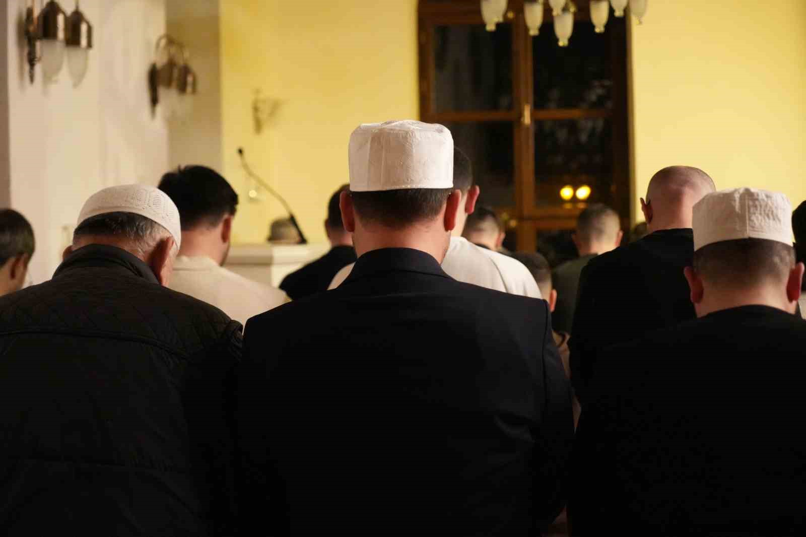 700 yillik camide ilk teravih namazi kilindi 1 S3esWgwO