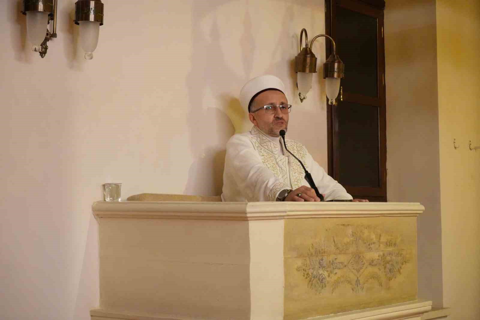 700 yillik camide ilk teravih namazi kilindi 3