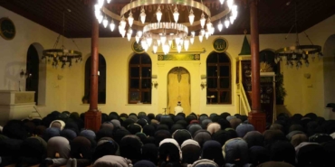 700-yillik-camide-ilk-teravih-namazi-kilindi-4LqFlEAF.jpg