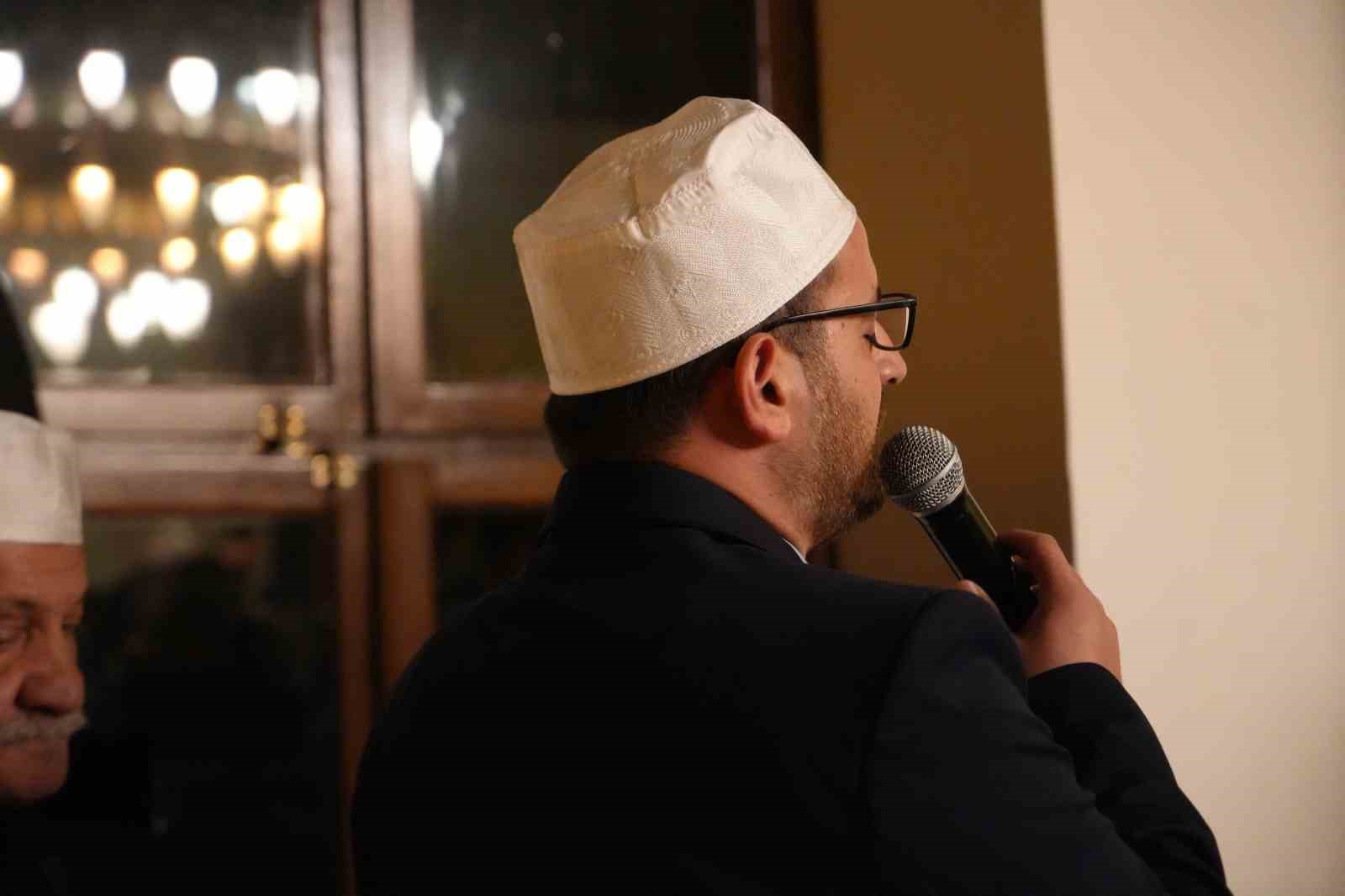 700 yillik camide ilk teravih namazi kilindi 5 BmdvbaJe