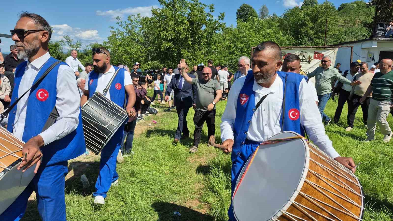 700 yillik gures geleneginde pehlivanlar ve aga adaylari kiyasiya yaristi 3 yXgYXUpi