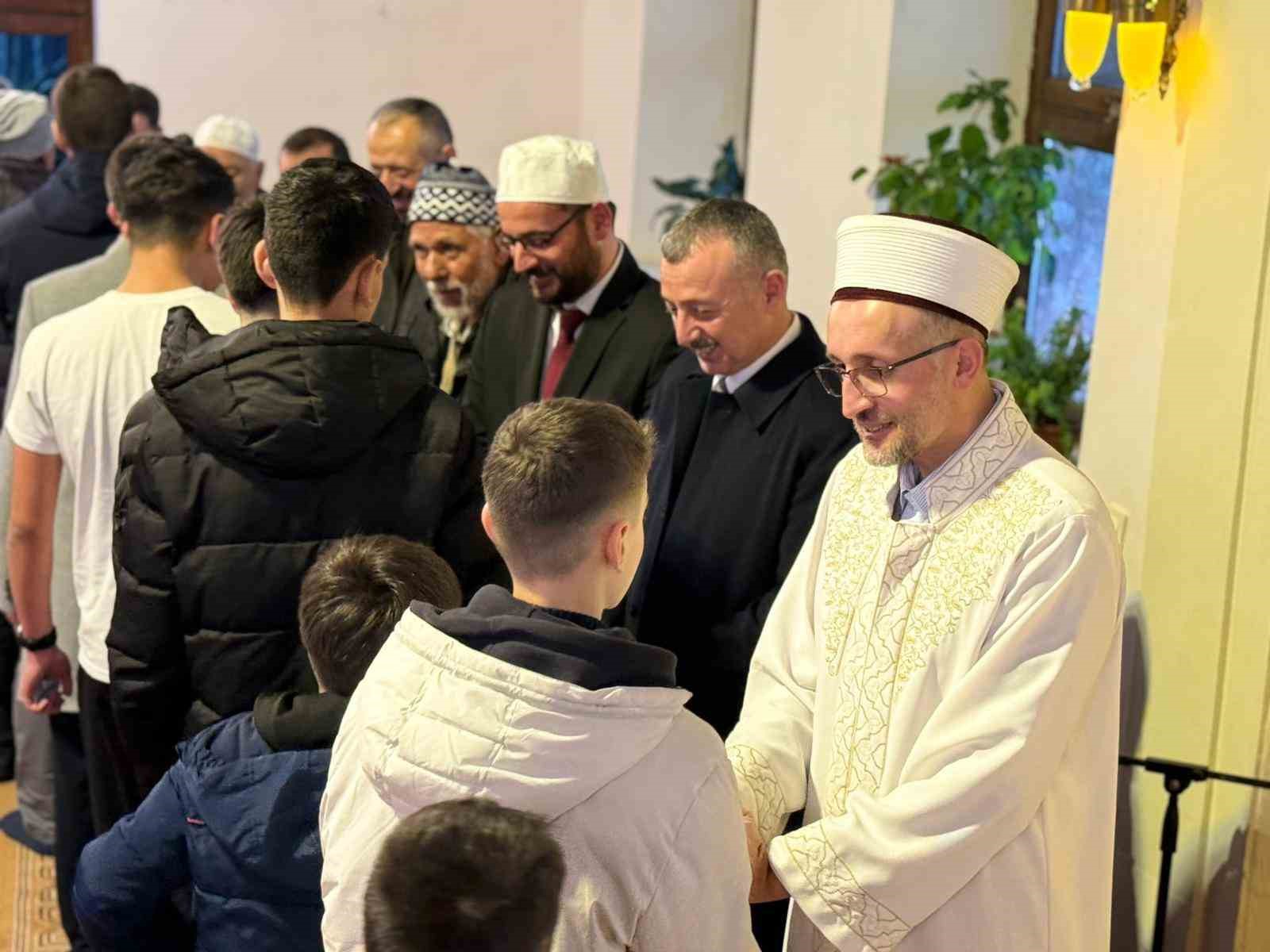 700 yillik orhan camiinde bayram coskusu 2 VBsVO7sH
