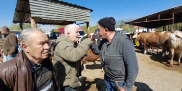 704-kiloluk-dana-icin-dakikalarca-pazarlik-yaptilar-TXUOHKGC.jpg