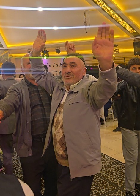 70lik delikanli girtlak kanserini doktorun tavsiyesiyle yendi yoresel oyunu ile dugun pistine damga vurdu 3XfASaA9