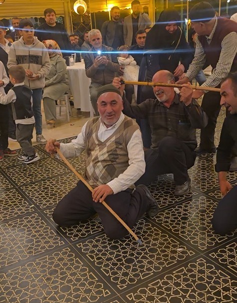 70lik delikanli girtlak kanserini doktorun tavsiyesiyle yendi yoresel oyunu ile dugun pistine damga vurdu YdqNtjqd