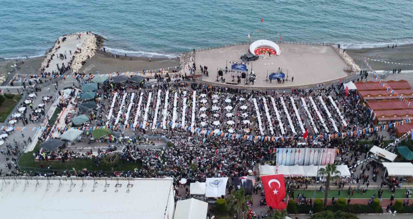 71 mahalleden kadinlar 71 kazanda yemek yapti binlerce kisiye ikram etti 7 4eNlQb2J