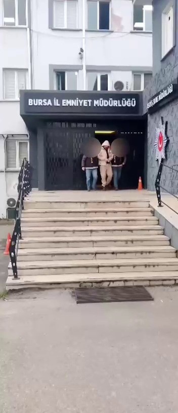 72 saatlik kamera incelendi, aranan şahıslara baskın yapıldı : 3 kişi yakalandı 6 72 saatlik kamera incelendi aranan sahislara baskin yapildi 3 kisi yakalandi 2 vQ8cAyiX