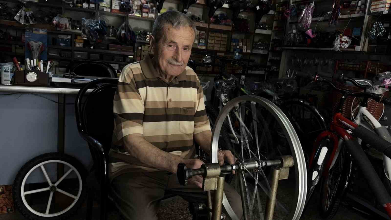 72 yillik meslegini 85 yasinda ilk gunku heyecanla surduruyor 1 rXi5KkFW