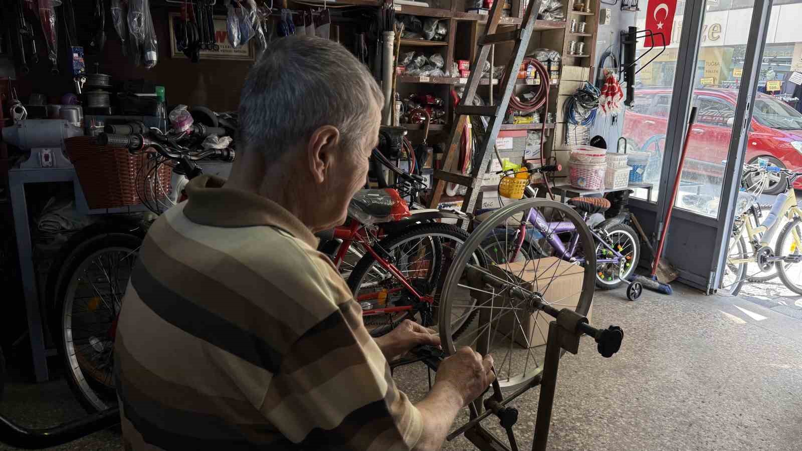 72 yillik meslegini 85 yasinda ilk gunku heyecanla surduruyor 3 c3KrbaT1