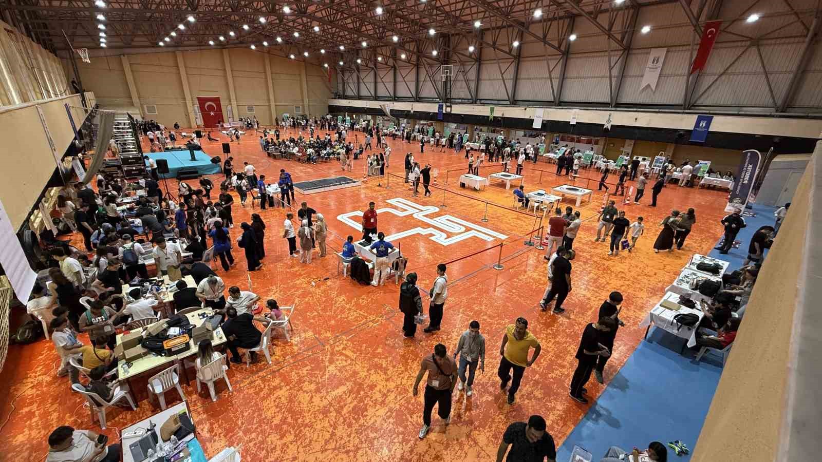 740 takım, 800 bin TL ödül: Teknoloji şöleninin heyecanı başladı 4 740 takim 800 bin tl odul teknoloji soleninin heyecani basladi 0 3YDC7Tpe