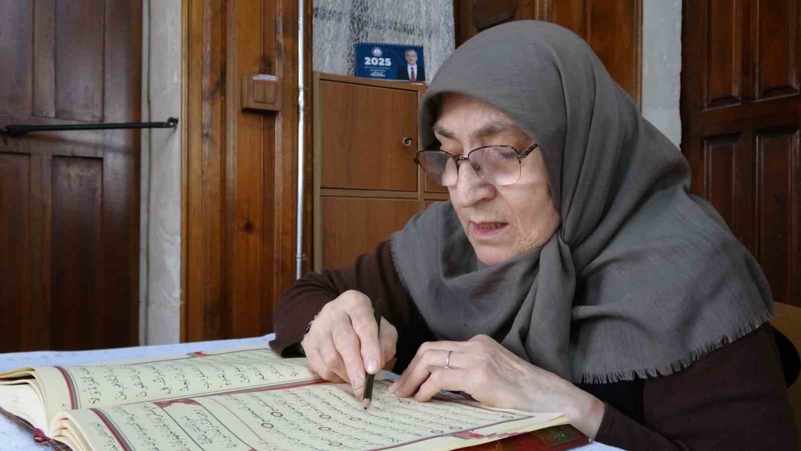 75 yasindaki fatma teyzenin kuran i kerim ogrenme azmi 2 19vYPlp7