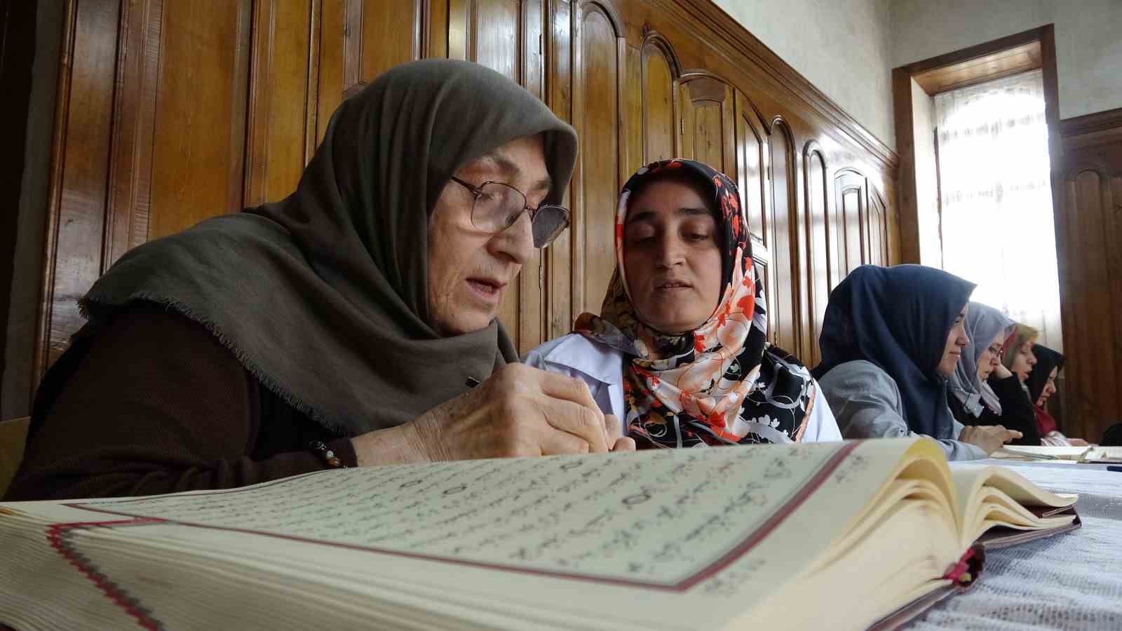 75 yasindaki fatma teyzenin kuran i kerim ogrenme azmi 4 yiMERMEy