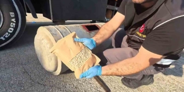 76-ilde-duzenlenen-operasyonlarda-1-ton-707-kilo-uyusturucu-madde-ile-2-milyonun-uzerinde-PVnAOakT.jpg
