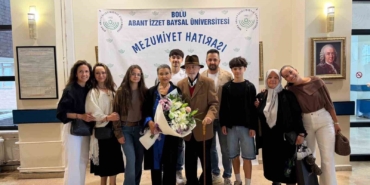 76-yasinda-universiteden-mezun-oldu-azmiyle-genclere-tas-cikartti-LpeZvBBq.jpg