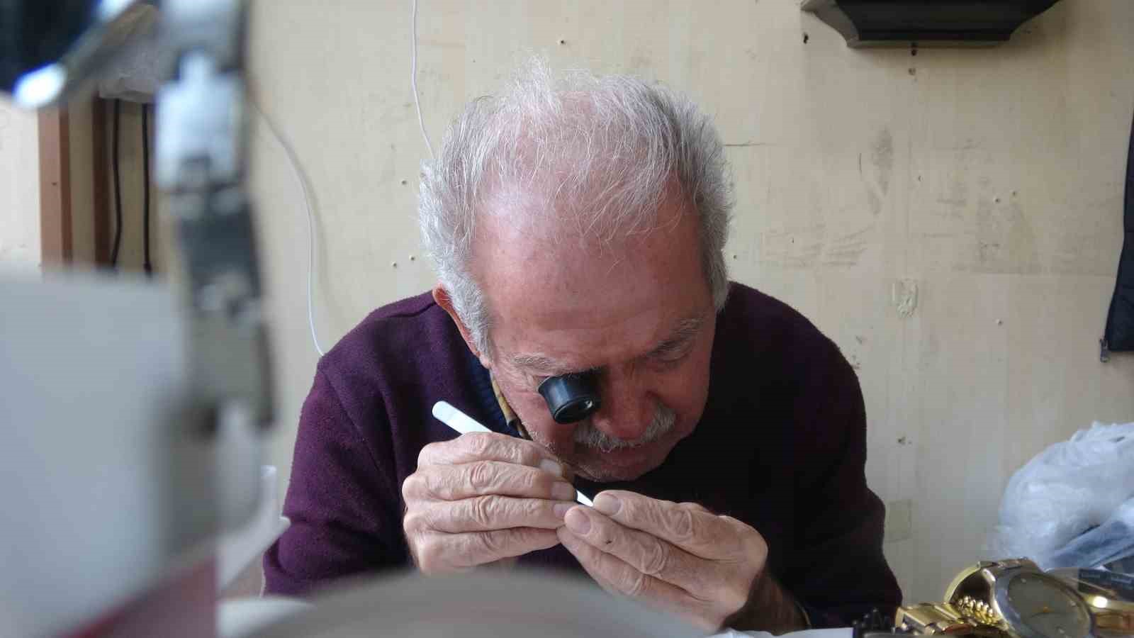 76 yasindaki saat ustasi 61 yildir zamana ayar veriyor 1 Fw18azzA