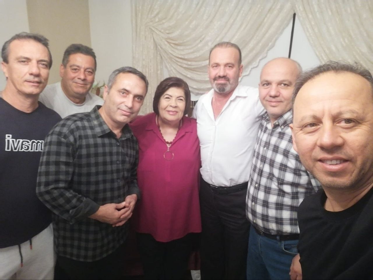 79 yasindaki melehat ogretmene duygulandiran ziyaret 0 sVDikY9Z
