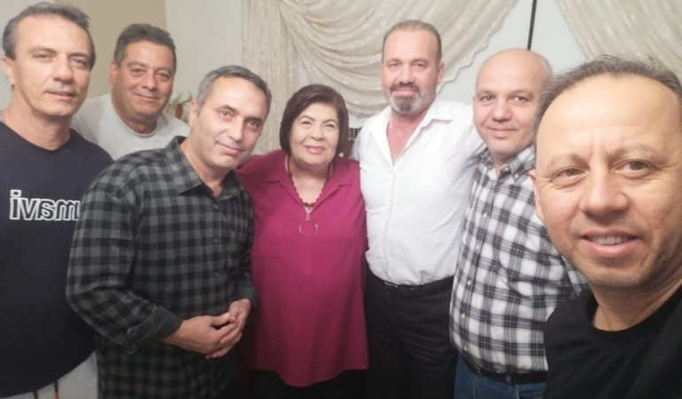 79-yasindaki-melehat-ogretmene-duygulandiran-ziyaret-p49yTS8U.jpg