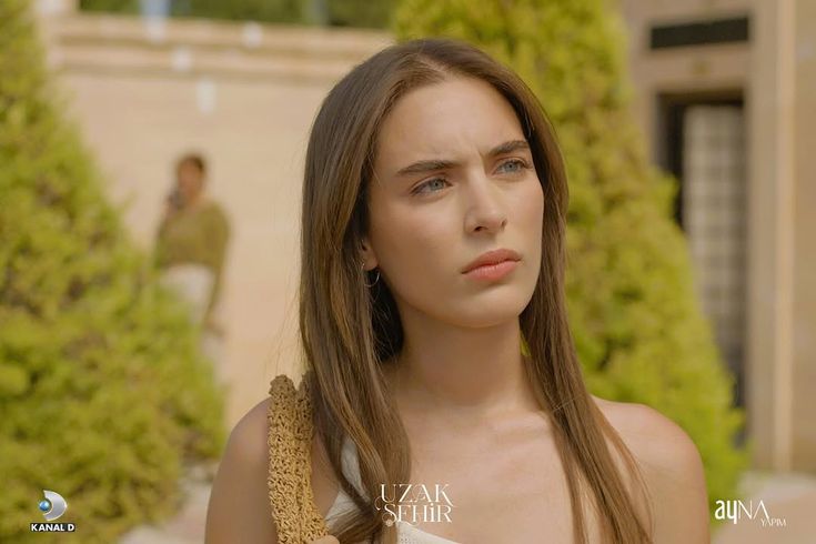 Uzak Şehir’de İpek karakterine hayat veren Çağla Şimşek, Harper’s Bazaar Woman of the Year 2025 gecesinde adeta parladı.