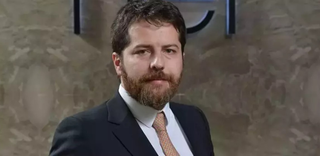 Erden Timur Kimdir? 