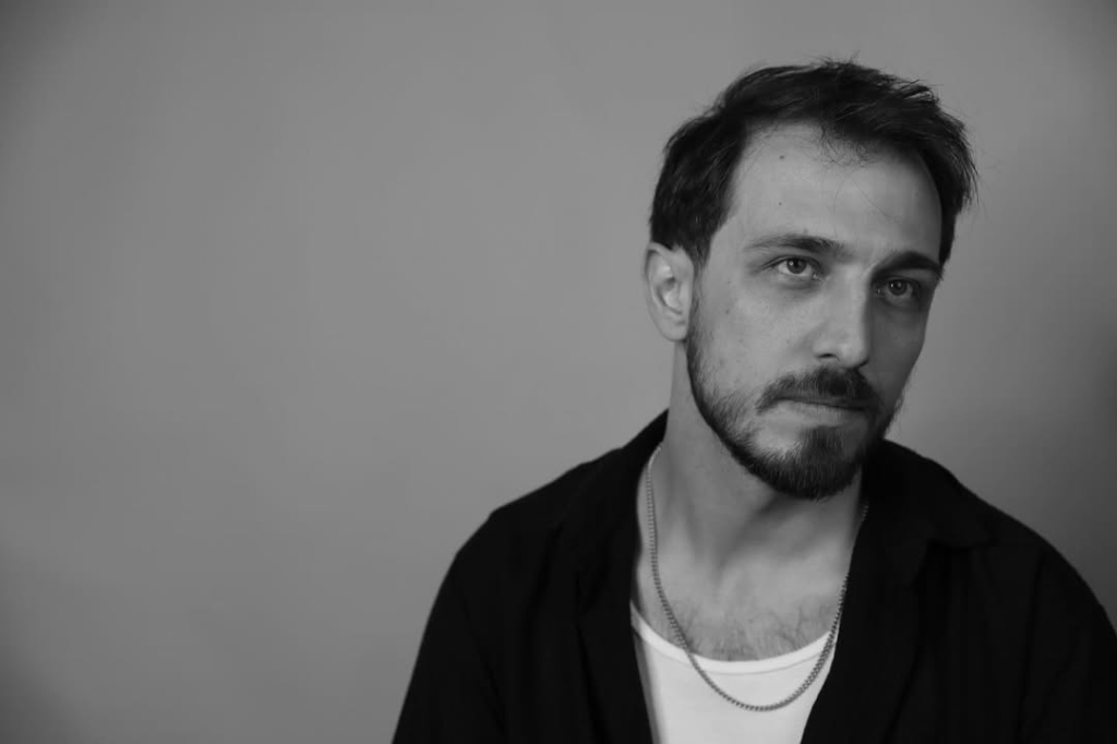 Emrah Altıntoprak’tan olay yaratan hareket!
