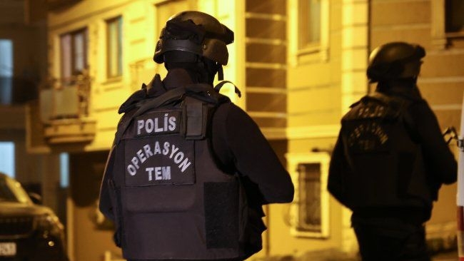 15 Ocak 2026’da hangi ünlü isimler yasaklı madde soruşturması kapsamında gözaltına alındı?