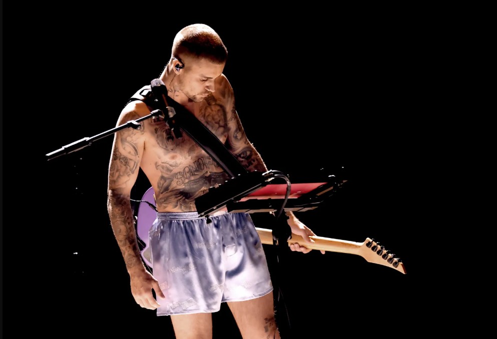Justin bieber sahneye gerçekten neyle çıktı?