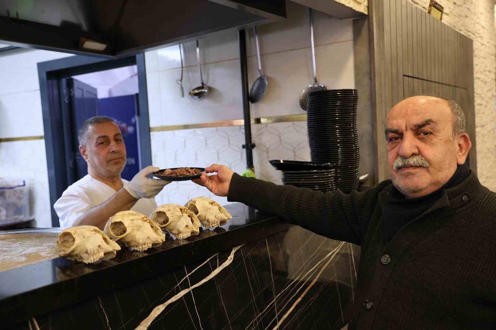 8 adet pirana baligi 12 yildir kelle pacayla besleniyor 3
