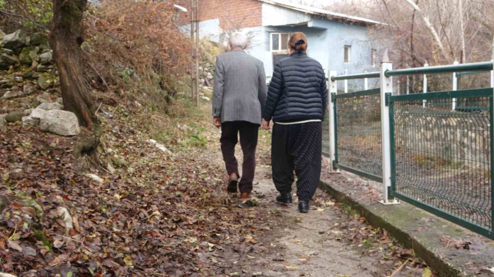 8 erkek adayi geride birakan kadin muhtar hem hayvancilik yapiyor hem mahallesini yonetiyor 3 9SsYLnVB