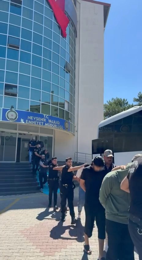 8 ilde eş zamanlı DEAŞ operasyonu: 5 tutuklama 4 8 ilde es zamanli deas operasyonu 5 tutuklama 0 EtBzKI4W