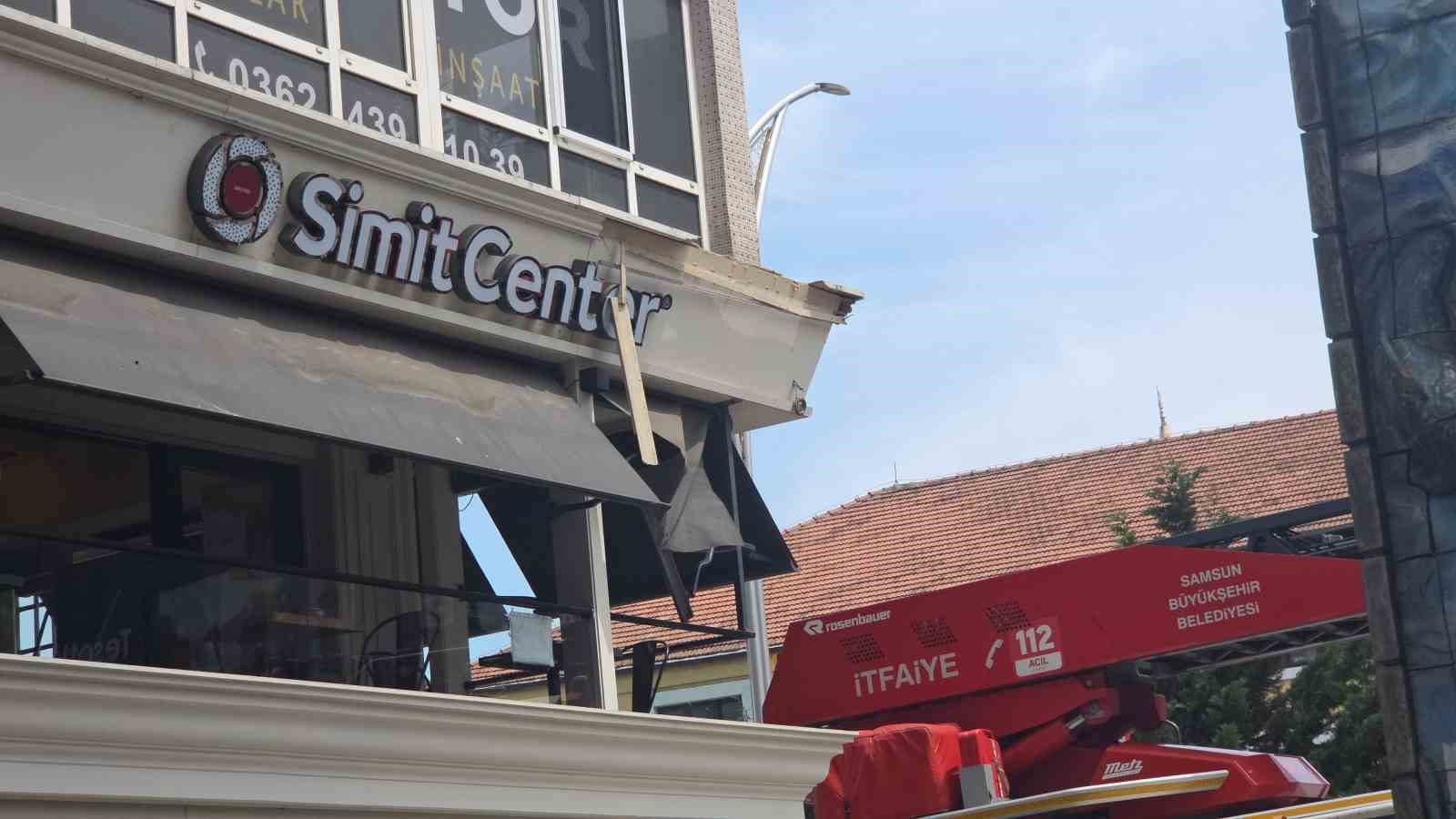 8 katlı iş hanından düşen sıva parçaları 2 kişiyi yaraladı 6 8 katli is hanindan dusen siva parcalari 2 kisiyi yaraladi 2