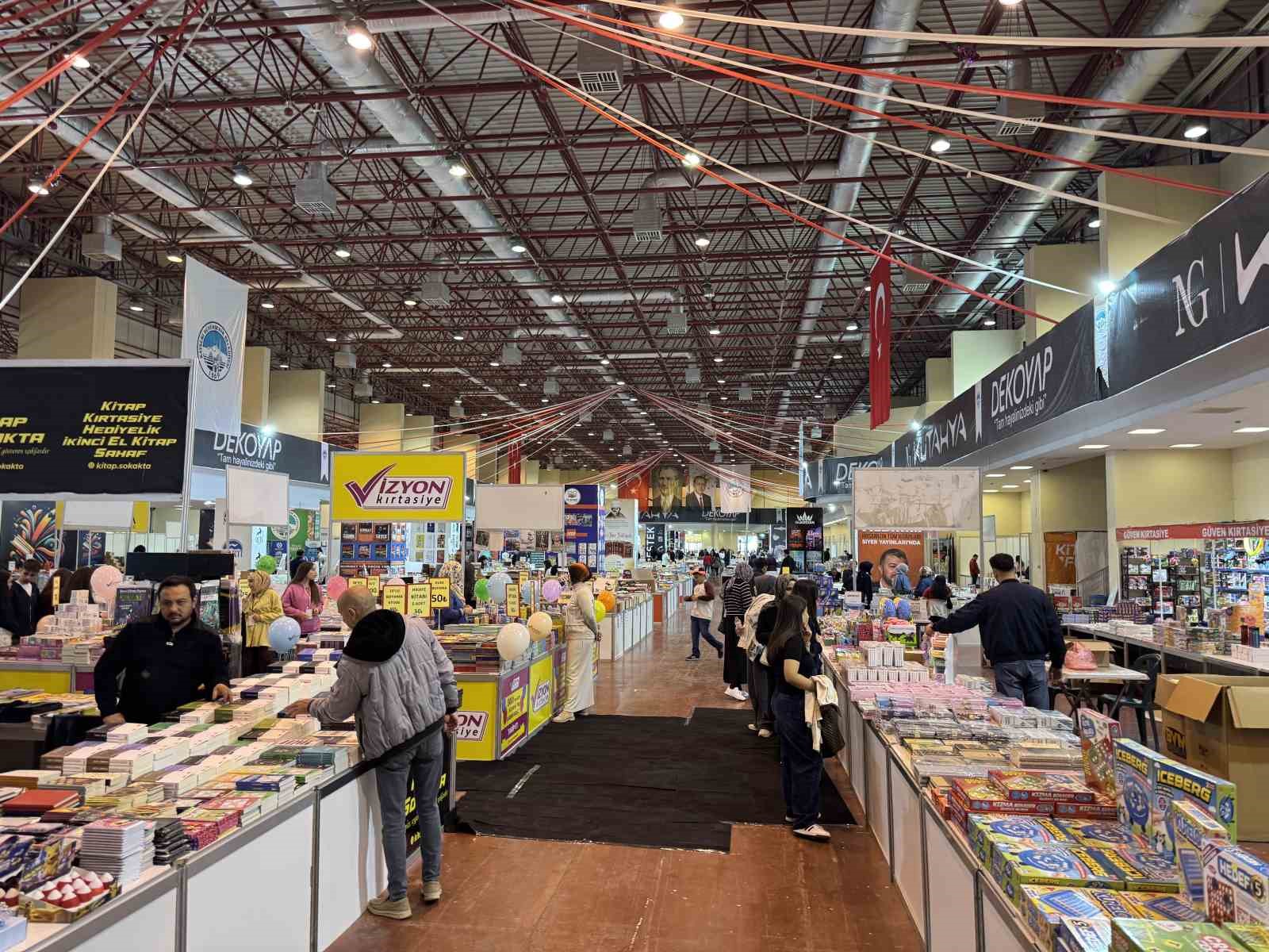 8. Kayseri Kitap Fuarı kapılarını ziyaretçilerine açtı 6 8 kayseri kitap fuari kapilarini ziyaretcilerine acti 2