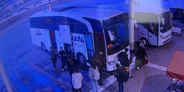 8-kisinin-hayatini-kaybettigi-kazaya-karisan-otobus-ispartadan-son-kez-yolcu-alirken-goruntulendi-hX3tgTCI.jpg