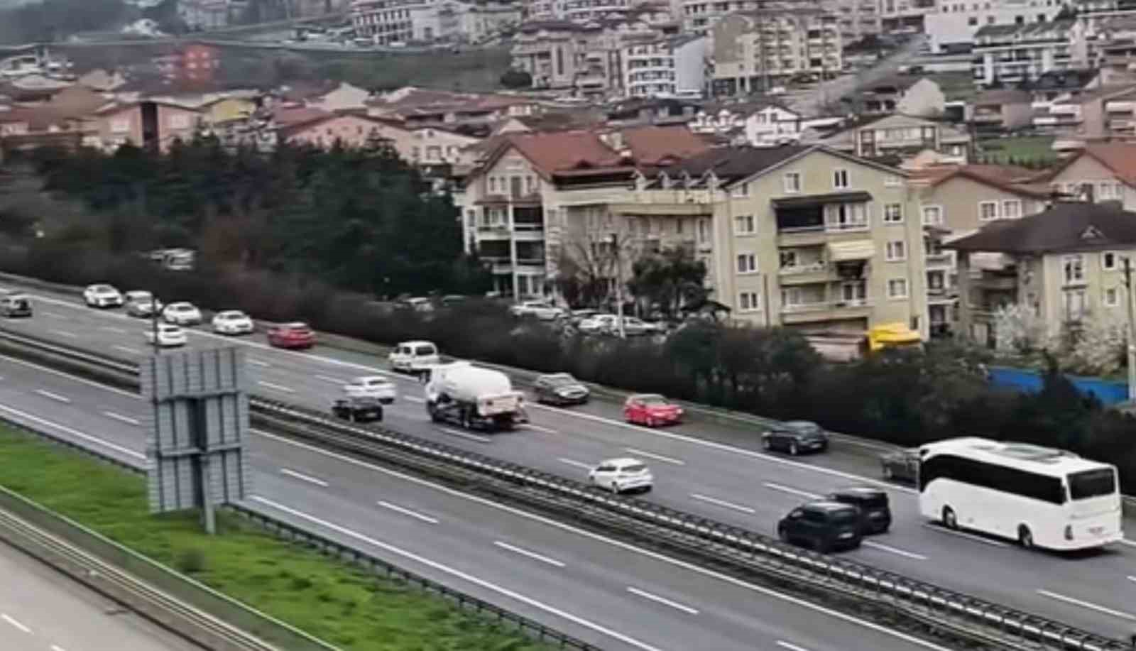 8 kisinin yaralandigi kaza ani kamerada 3 M5hut6I2