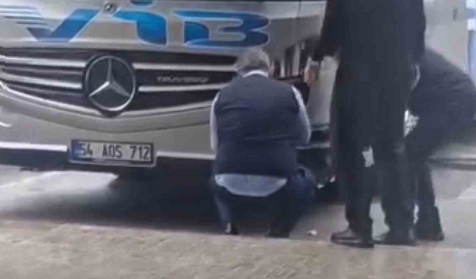 8 kisinin yaralandigi kaza ani kamerada 4 MZJ9TSQl