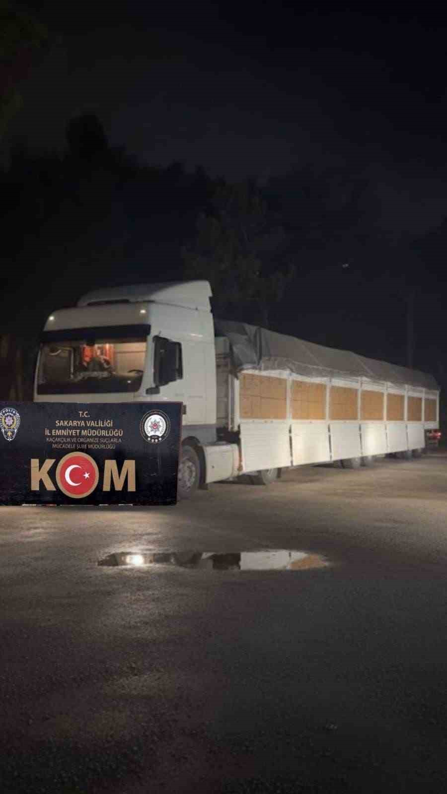8 milyon kacak makaronla sakaryadan istanbula yola cikti yakalandi 1 93afLuvI