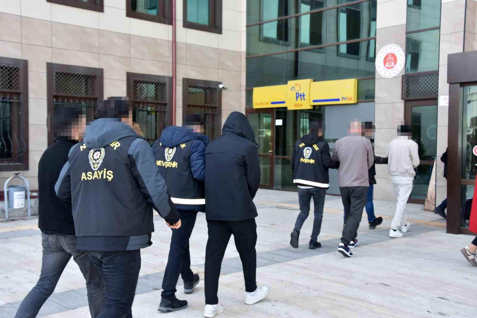 8 milyon tllik vurgun yapan sahte polis ve savcilar yakalandi 1 8K8rNhnJ