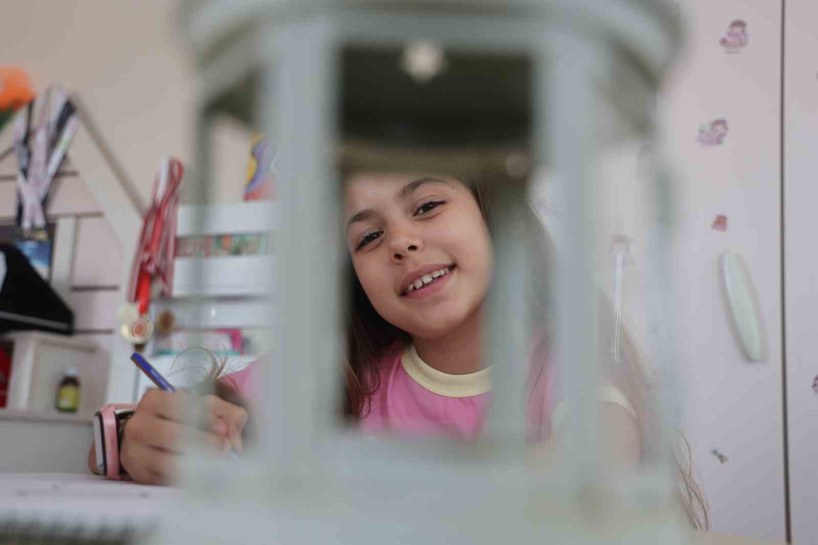 8 yasindaki ressam asya 300 bin rakibini geride birakarak dunya birincisi oldu 2 sClXvVRt