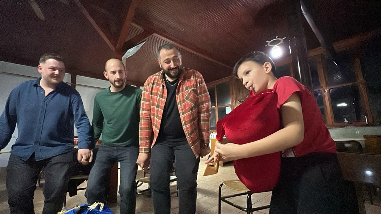 8 yasindaki tulumcu kendine hayran birakti 0 lqALsbIc