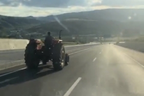 80-kilometre-hizla-giden-araci-sollayan-traktor-surucusu-kamerada-tdL3cULJ.jpg