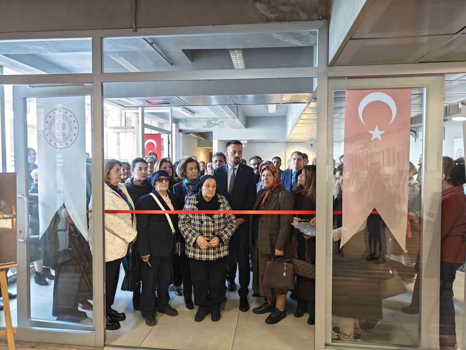 80 yasinda 25 yillik sanat sevgisini surduruyor 8 n2lqWZtE