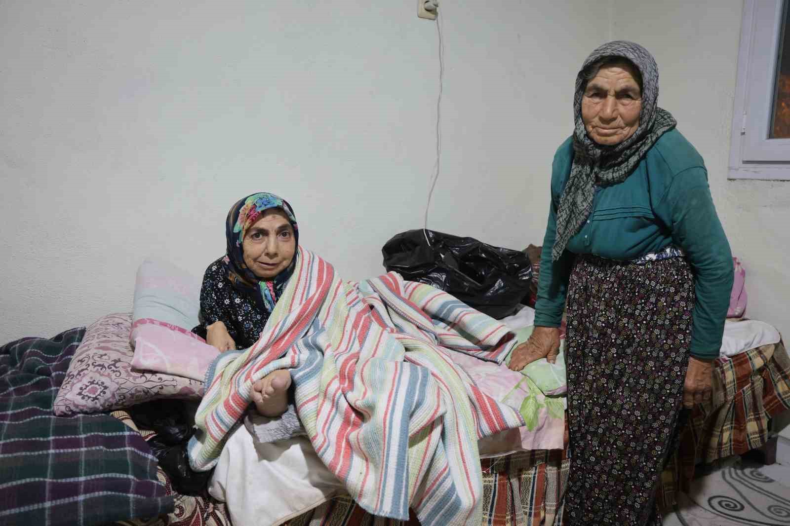 80 yasindaki anne 61 yasindaki bedensel engelli kizina omrunu adadi 0 NQ9uMGs3
