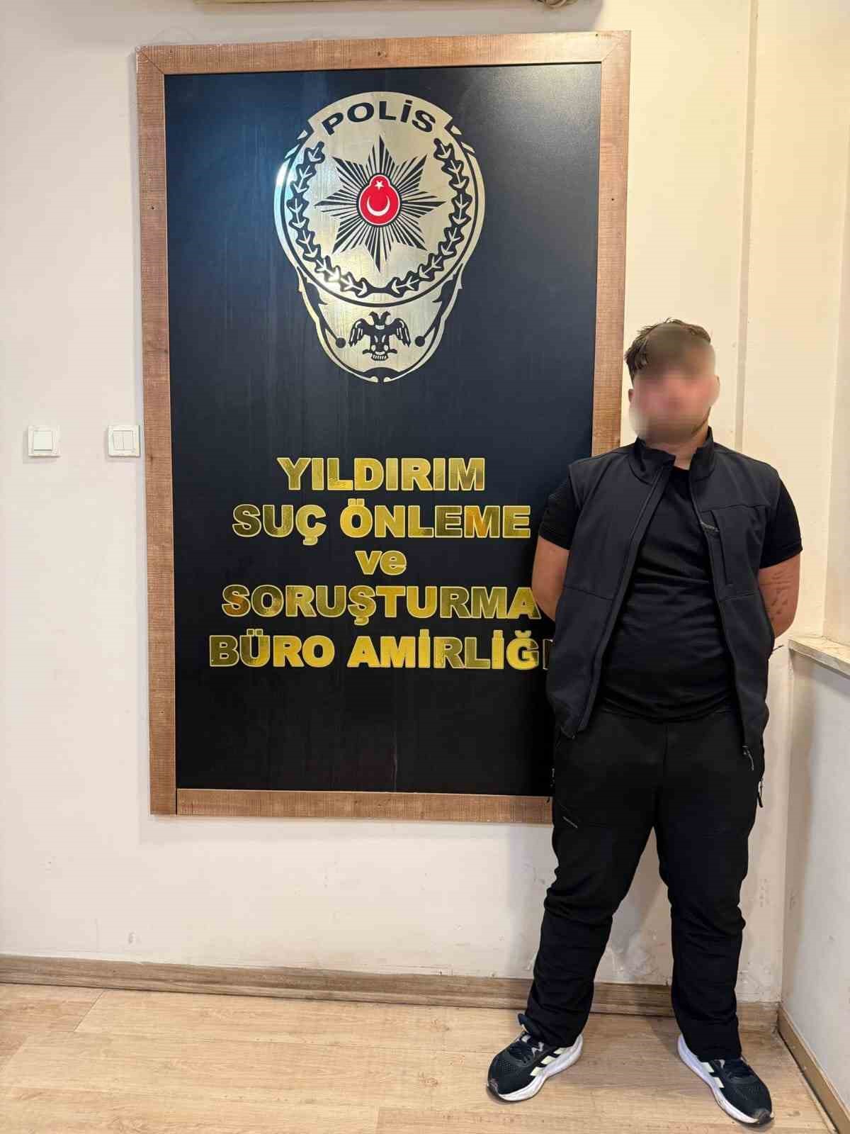 80 yil hapis cezasi bulunan firari ormanlik alanda yakalandi 0 UzuLIt9Q