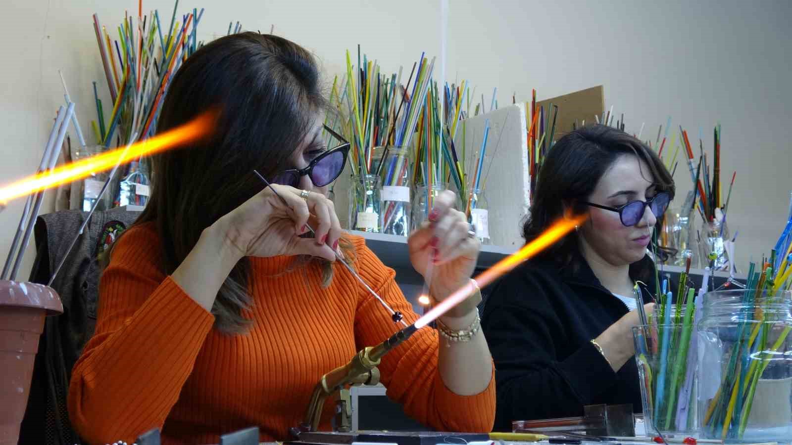 800 derece atesle bulusan cam sanat eserine donusuyor 3 yPQ3sUjU