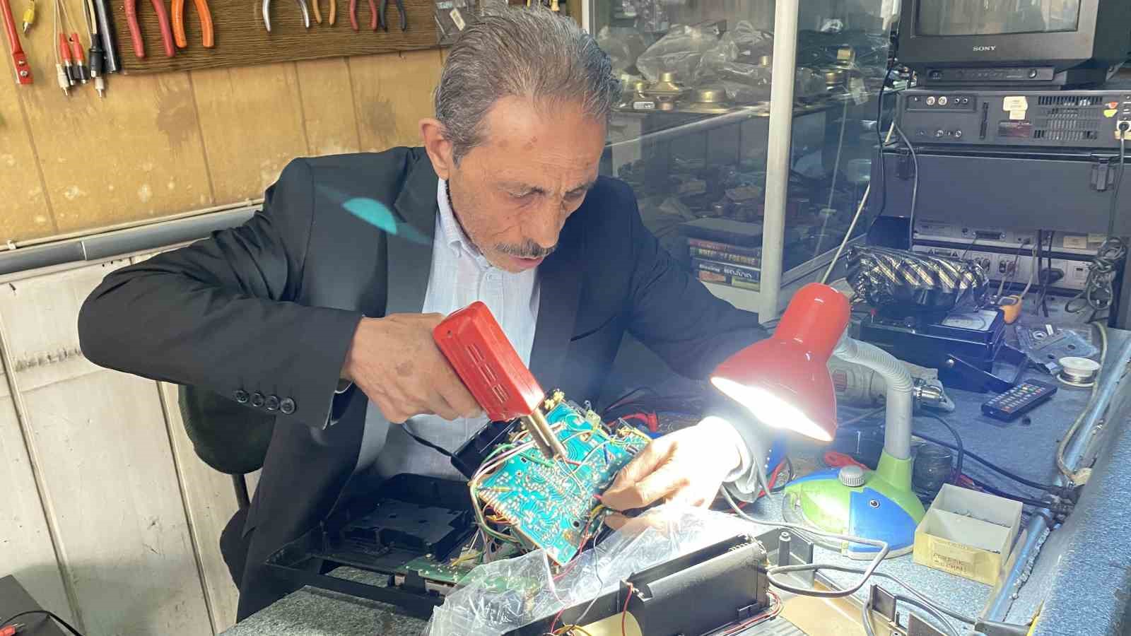 80ler sokaginin zamana direnen son ustasi yarim asirdir gecmisin sesini onariyor 0 BQJ2cI6i