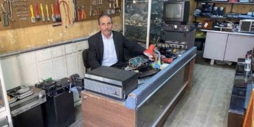 80ler-sokaginin-zamana-direnen-son-ustasi-yarim-asirdir-gecmisin-sesini-onariyor-1jz9Rq2l.jpg